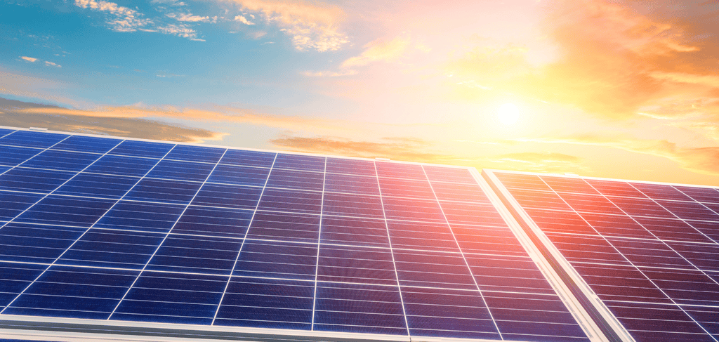 Il fotovoltaico sta aiutando a stabilizzare la rete elettrica durante le ondate di calore grazie a una produzione più alta della norma